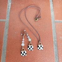 ciondolo e orecchini 