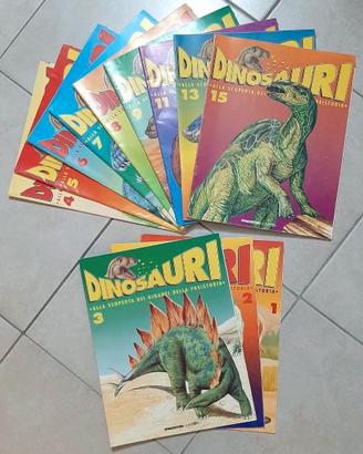 Lotto con vari libri ed enciclopedia sui dinosauri