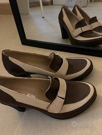 Scarpe con tacco marroni e beige