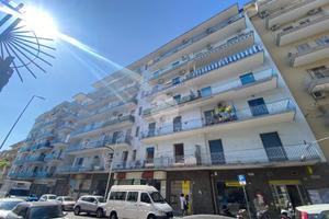 2 LOCALI A TORRE DEL GRECO