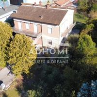 Grande villa divisibile con ampio giardino