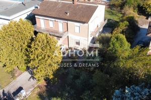 Grande villa divisibile con ampio giardino