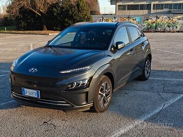 Kona EV 2023: Garanzia 2028 km illimitati.