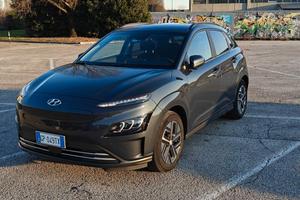 Kona EV 2023: Garanzia 2028 km illimitati.