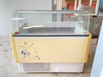 Vetrina gelati Isabella
