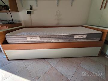 letto singolo in legno