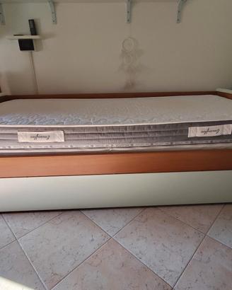 letto singolo in legno