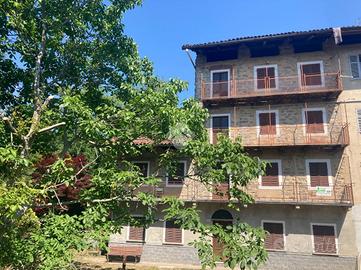CASA SEMINDIPENDENTE A STRONA