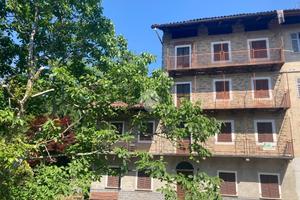 CASA SEMINDIPENDENTE A STRONA