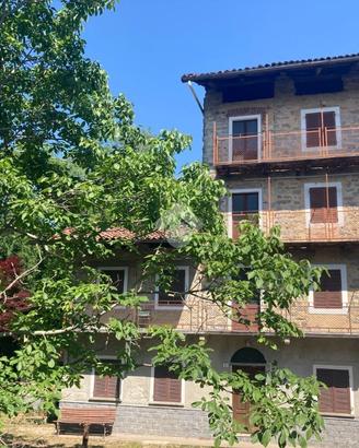 CASA SEMINDIPENDENTE A STRONA