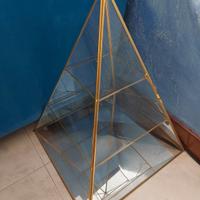 Vetrinetta da tavolo per oggettistica a forma Pira