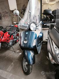 vespa 250 GTS blu
