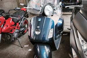 vespa 250 GTS blu