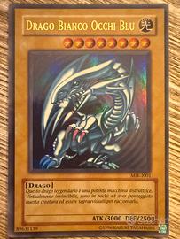 Drago Bianco Occhi Blu" (Blue-Eyes White Dragon).