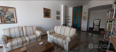 Divani Poltrone e Sofà 