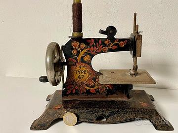 Macchina da cucire giocattolo Vintage