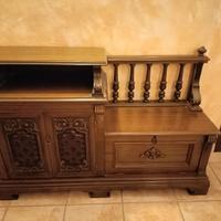 mobile arte povera con cassapanca integrata.