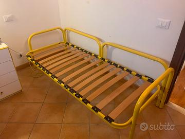 2 letti in ferro smaltato giallo  con materassi