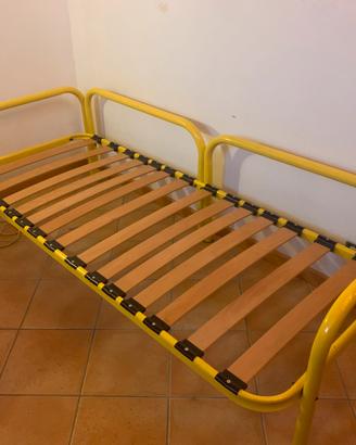 2 letti in ferro smaltato giallo  con materassi
