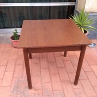 Tavolo in legno 80x80+ 4 sedie 