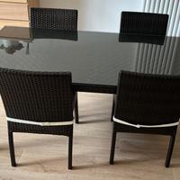 Tavolo e sedie in polyrattan