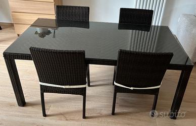 Tavolo e sedie in polyrattan
