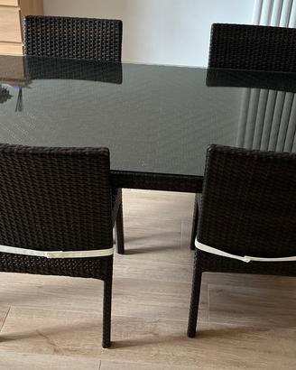 Tavolo e sedie in polyrattan