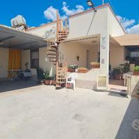 Triscina casa indipendente con veranda esterna