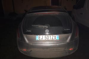 Lancia Delta 1.6 D gomme nuove pirelli