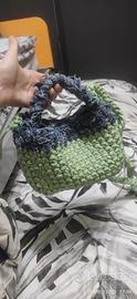 Borsa intrecciata a mano con manico in denim