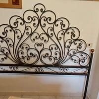 Testiera letto matrimoniale in ferro battuto.