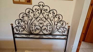 Testiera letto matrimoniale in ferro battuto.