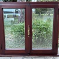 Finestra in legno di douglas completa di finestra