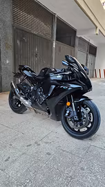 yamaha yzf r1 2023 akrapovic