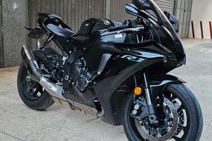 yamaha yzf r1 2023 akrapovic PREZZO TRATTABILE