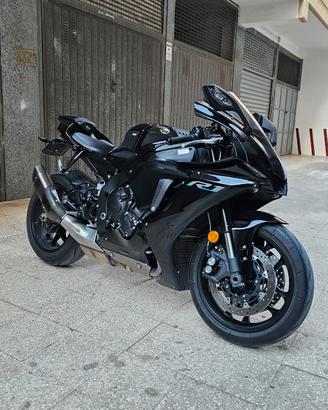 yamaha yzf r1 2023 akrapovic PREZZO TRATTABILE