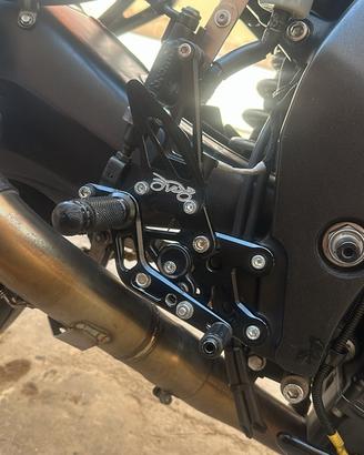 “PEDANE YAMAHA FZ1 AVDB”