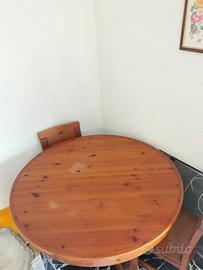 Tavolo con sedie Pino di Svezia Berloni