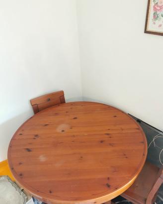 Tavolo con sedie Pino di Svezia Berloni