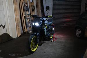 Yamaha MT-09 2017 Gen 2 Fluo and grey.
