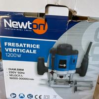 Fresatrice verticale pantografo NUOVA + set frese