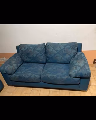 Divano 2 posti e tavolino in legno e vetro