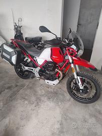 Moto Guzzi V85TT 2021 evocative graphic 