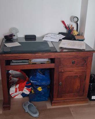 Scrivania in legno