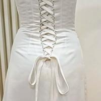 Abito da sposa bianco raso e paillettes
