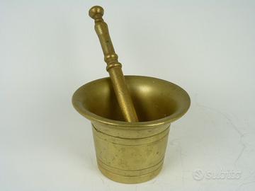 Vecchio mortaio in bronzo