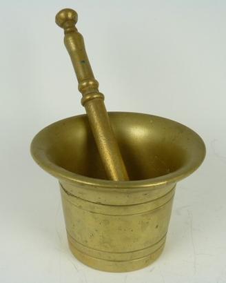 Vecchio mortaio in bronzo