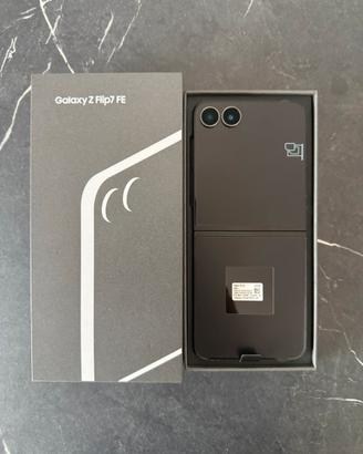 Samsung Galaxy Z Flip7 FE 256GB - Pari al Nuovo
