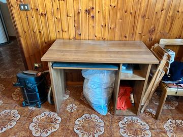 Scrivania computer studio