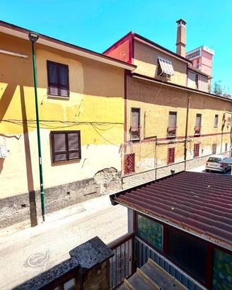 3 LOCALI A NAPOLI